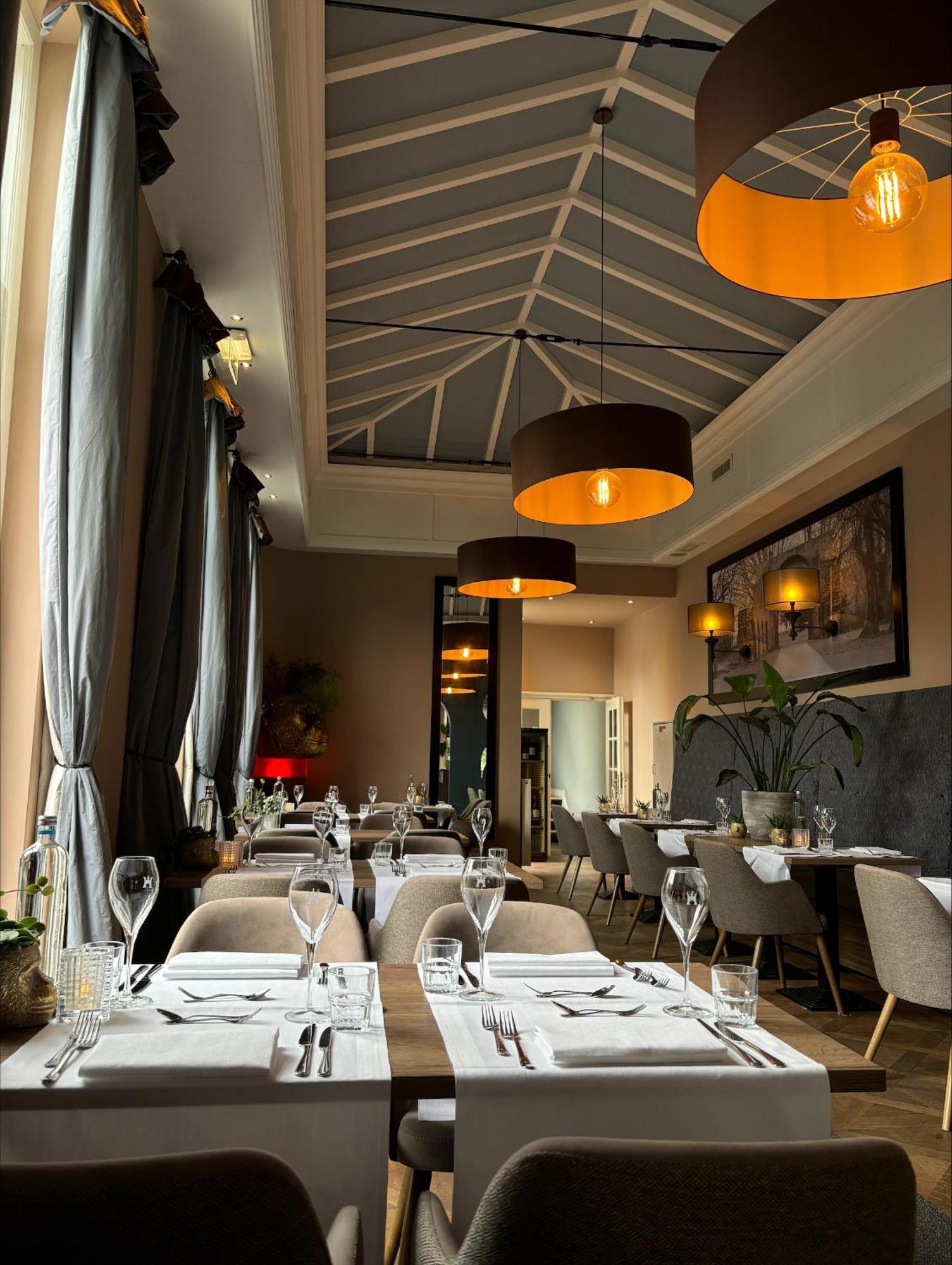 Hampshire Hotel - 'S Gravenhof ซุทเฟน ภายนอก รูปภาพ