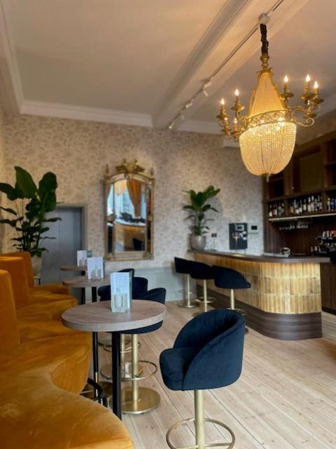 Hampshire Hotel - 'S Gravenhof ซุทเฟน ภายนอก รูปภาพ