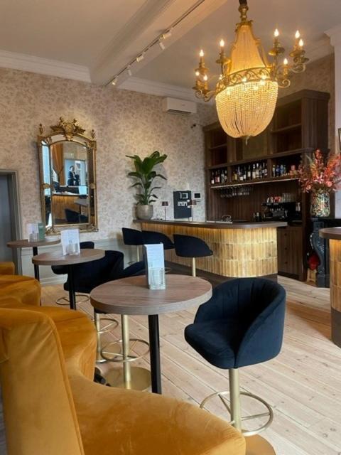 Hampshire Hotel - 'S Gravenhof ซุทเฟน ภายนอก รูปภาพ
